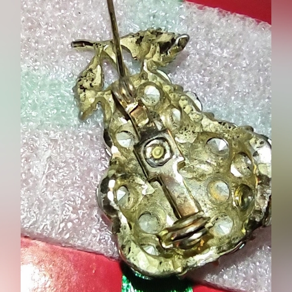 ...And a Partridge in a Pear Tree... Vintage Pear Brooch - Picture 11 of 11